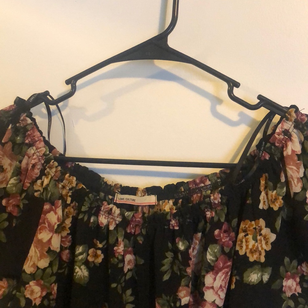 Love culture floral short sleeve top - Picture 3 of 5